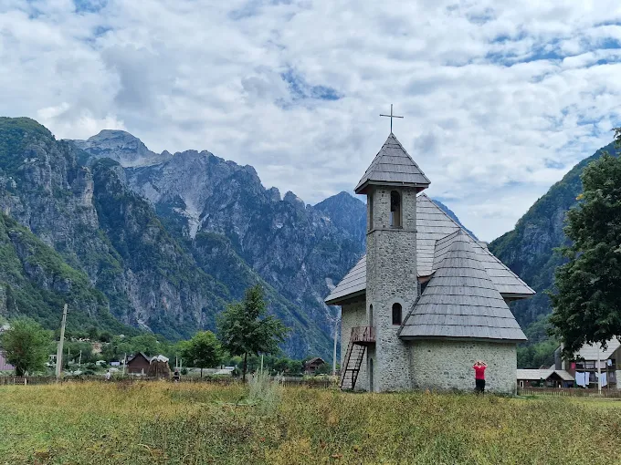 Theth-Syri i Kalter-8900 Lek